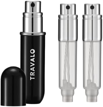 黒と透明の詰め替え用香水スプレーボトルが並んでいて、「TRAVALO」の文字が見える。シンプルで機能的なデザイン。