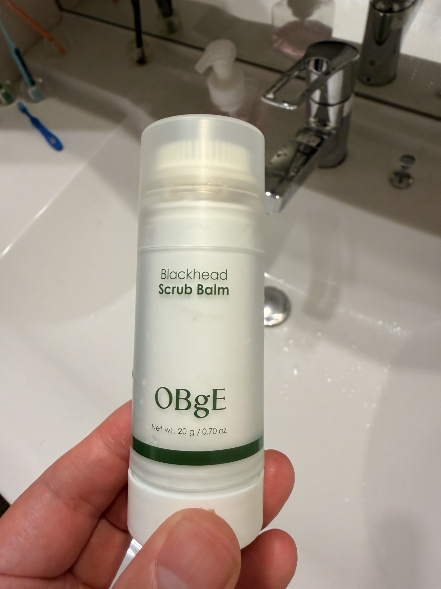 OBgE ブラックヘッドスクラブバームのパッケージ(20g・スティック型)